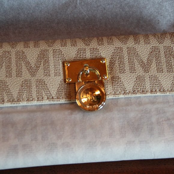 NWT Milan Wallet - Picture 4 of 10